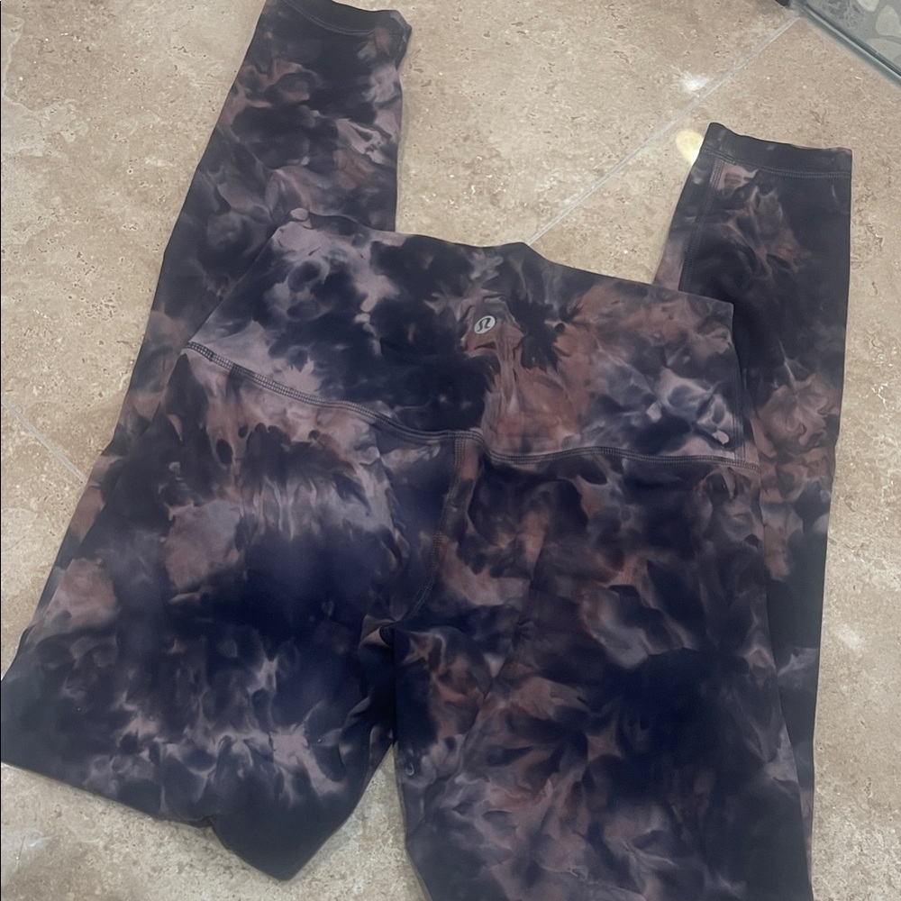 Lululemon Athletica Black and Brown Tie-Dye Leggings